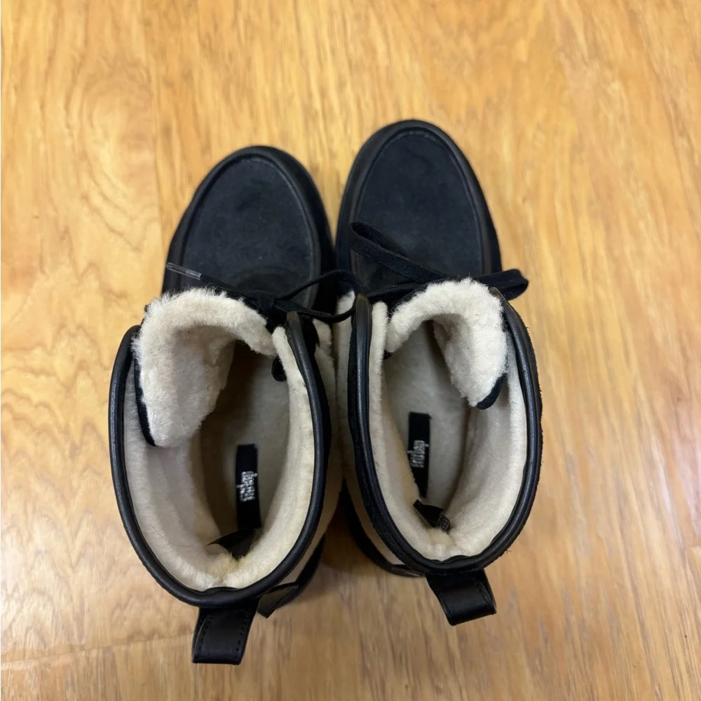 Fitflop Nyssa Genuine Shearling Chukka Boot in Black